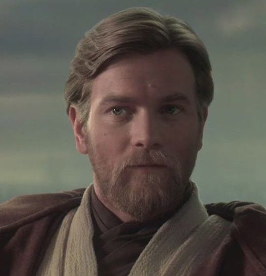 Obi Wan Kenobi wearing his hair in a long side part style.